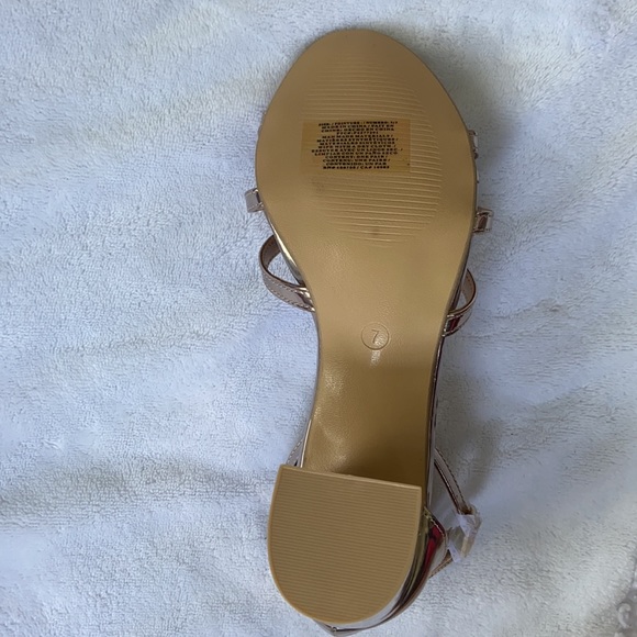 Nwot Brand new Avon embellished sandals 7 - Picture 4 of 4